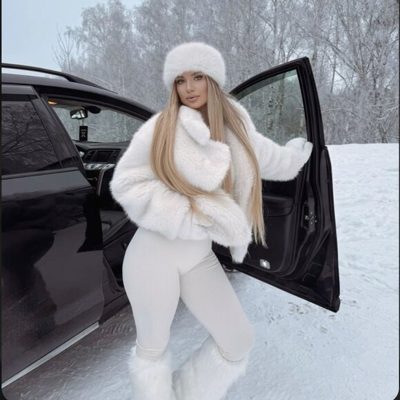F21 Shift Short Soft Notch Lapel Collar Satin Lining Ivory White Faux Fur Coat